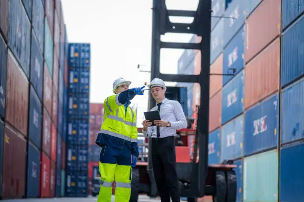 préparateurs de commandes logistique